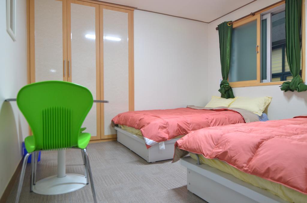 Kimchee Downtown Guesthouse Сеул Екстериор снимка