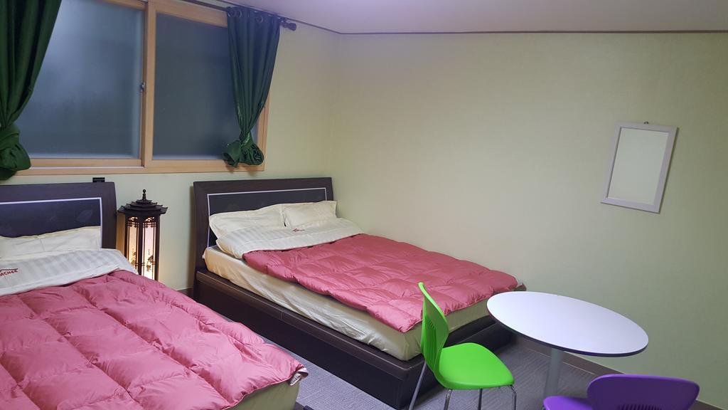 Kimchee Downtown Guesthouse Сеул Екстериор снимка
