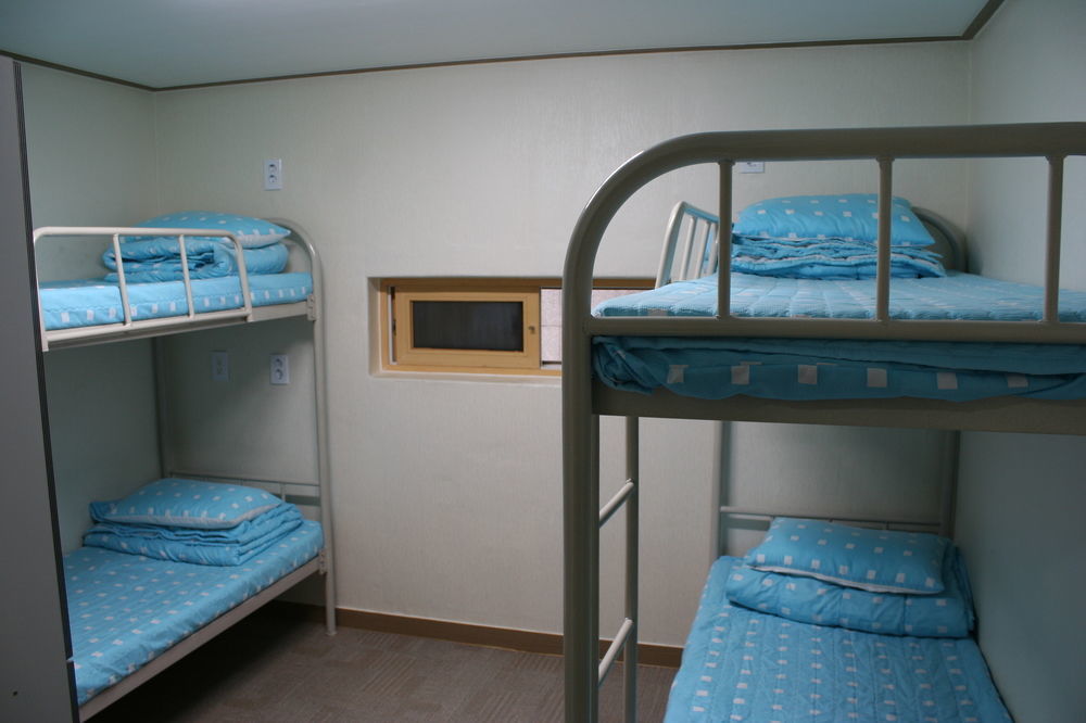 Kimchee Downtown Guesthouse Сеул Екстериор снимка