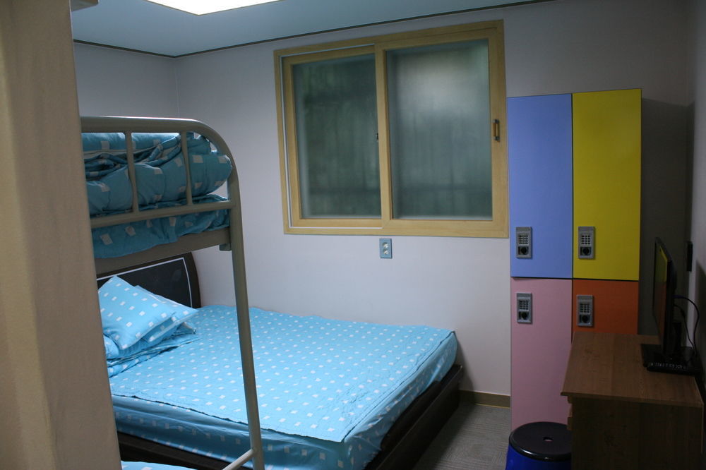 Kimchee Downtown Guesthouse Сеул Екстериор снимка