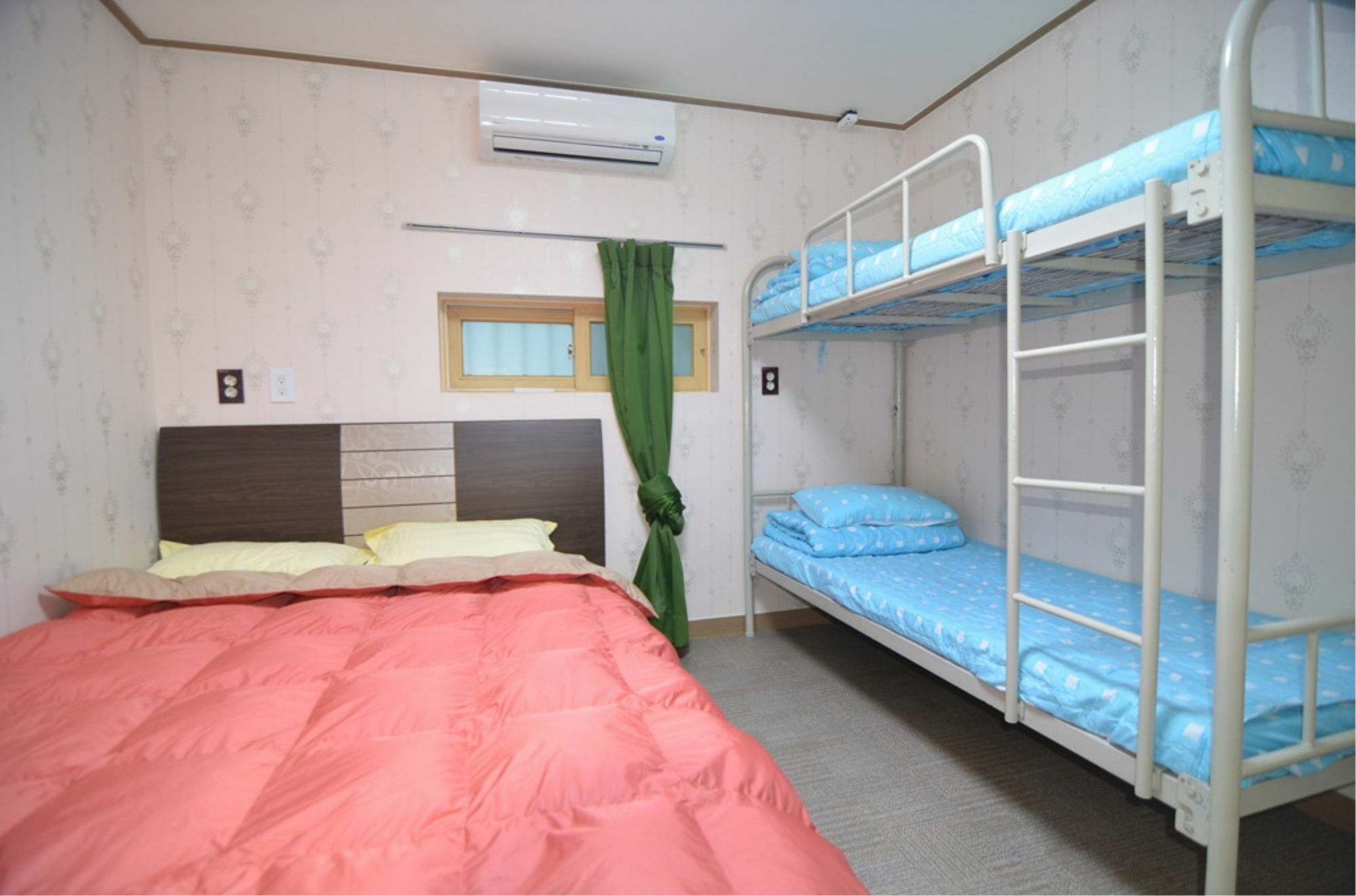 Kimchee Downtown Guesthouse Сеул Екстериор снимка