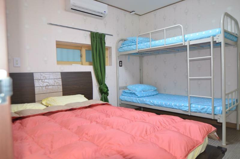 Kimchee Downtown Guesthouse Сеул Екстериор снимка